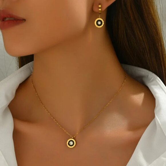 18K GOLD DIPPED CIRCLE BLACK AND CRYSTAL CIRCLE PENDANT NECKLACE AND EARRINGS - Picture 1 of 1